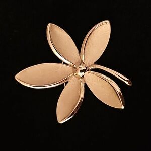 Vintage Trifari flower brooch